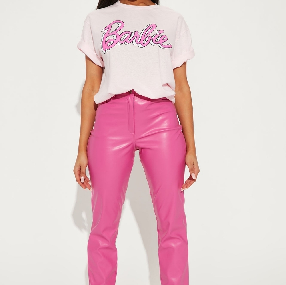 Barbie Pinky Tee Relaxfit - Picture 2 of 4